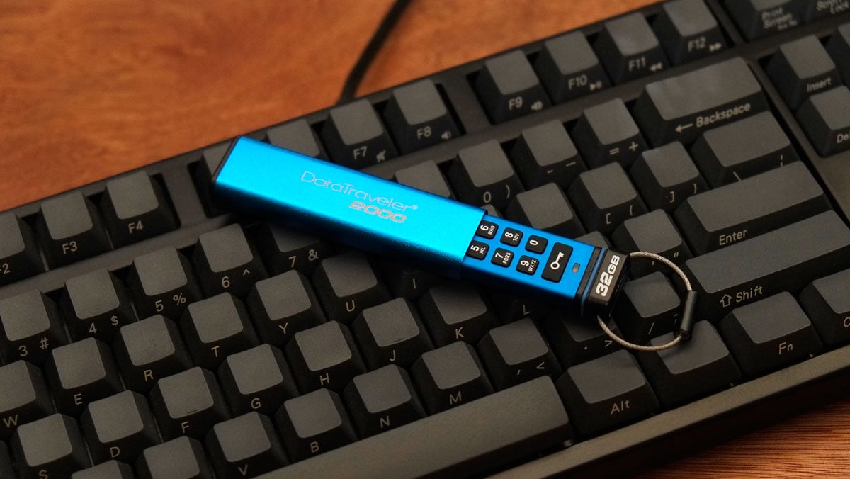 Test : Kingston DataTraveler 2000 32 Go, une clé USB rapide et totalement  sécurisée