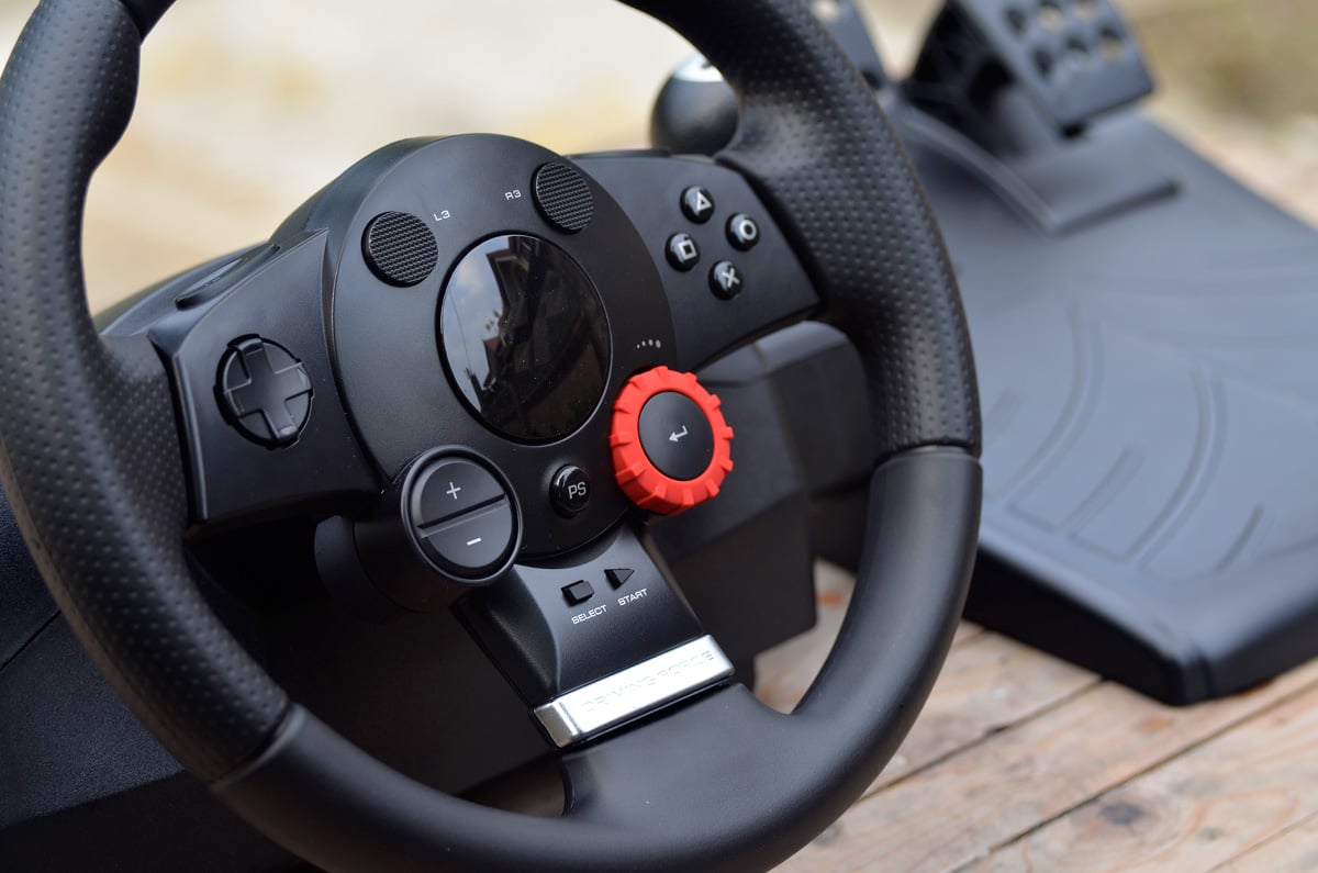 Logitech Driving Force Racing Wheel Review | TechPorn